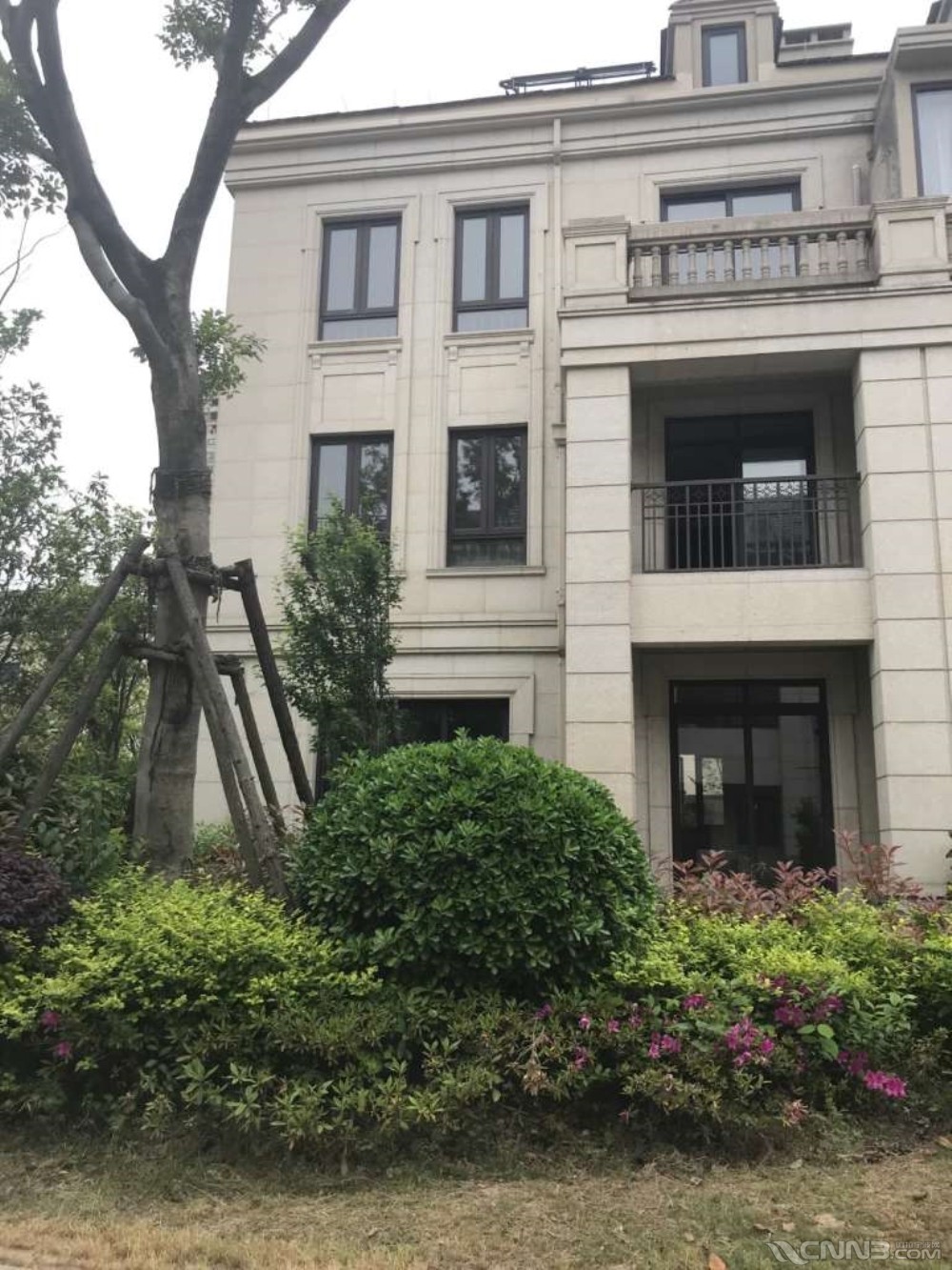 光明领尚别墅300.45平方全新白坯608万 单价两万 快满两年了