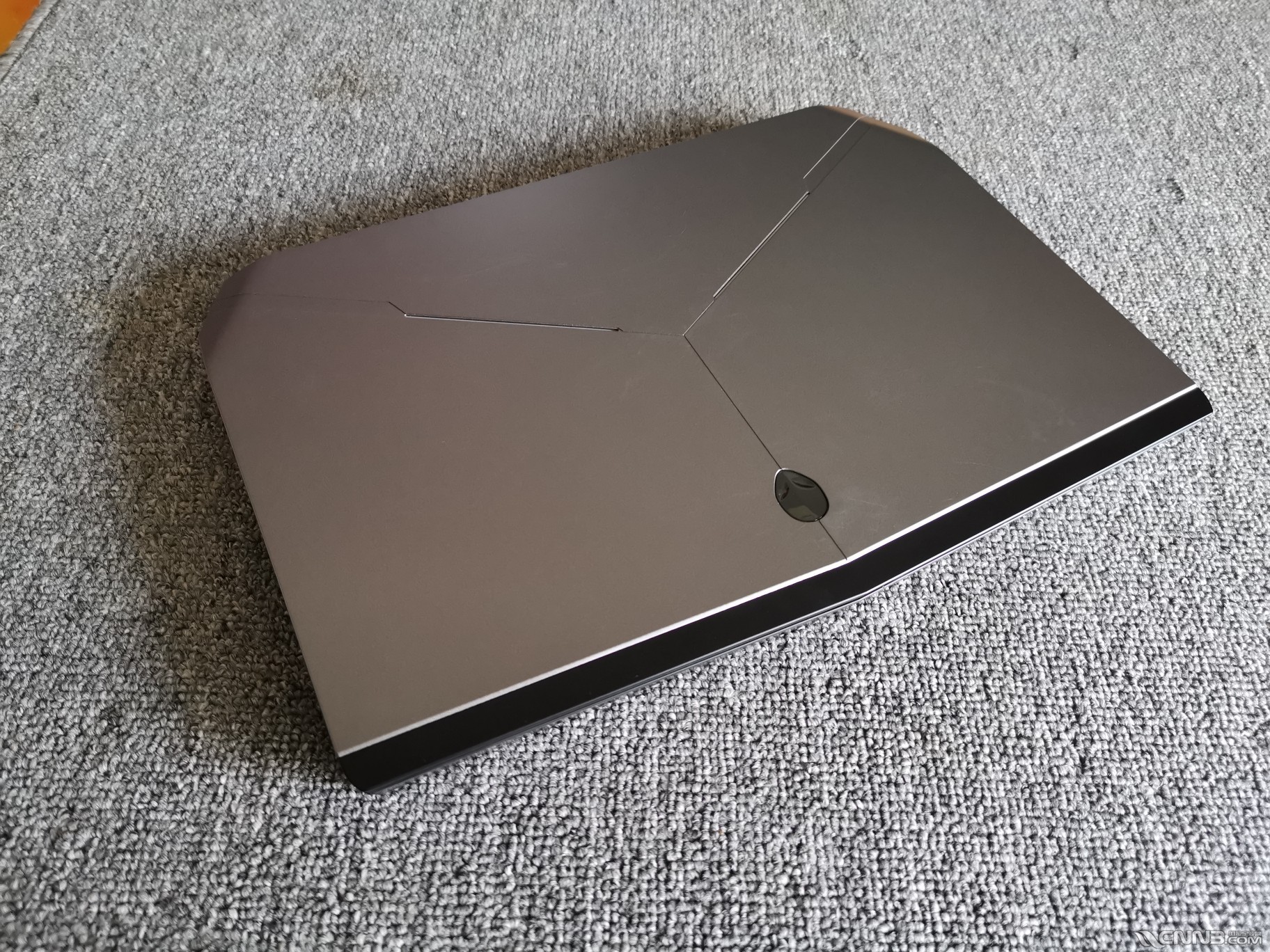 外星人游戏13 r2笔记本电脑 intel i7-6500u 12g内存 三星256g固态