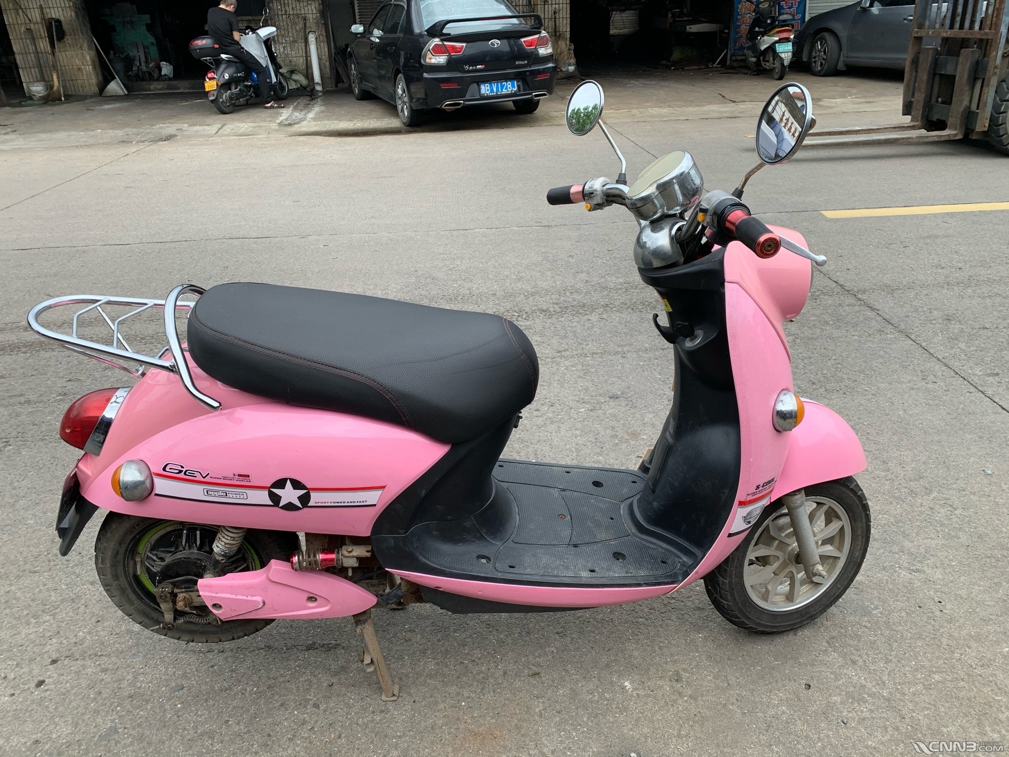 1280转让豪晨龟王电动车四个天能大电瓶换了一年多