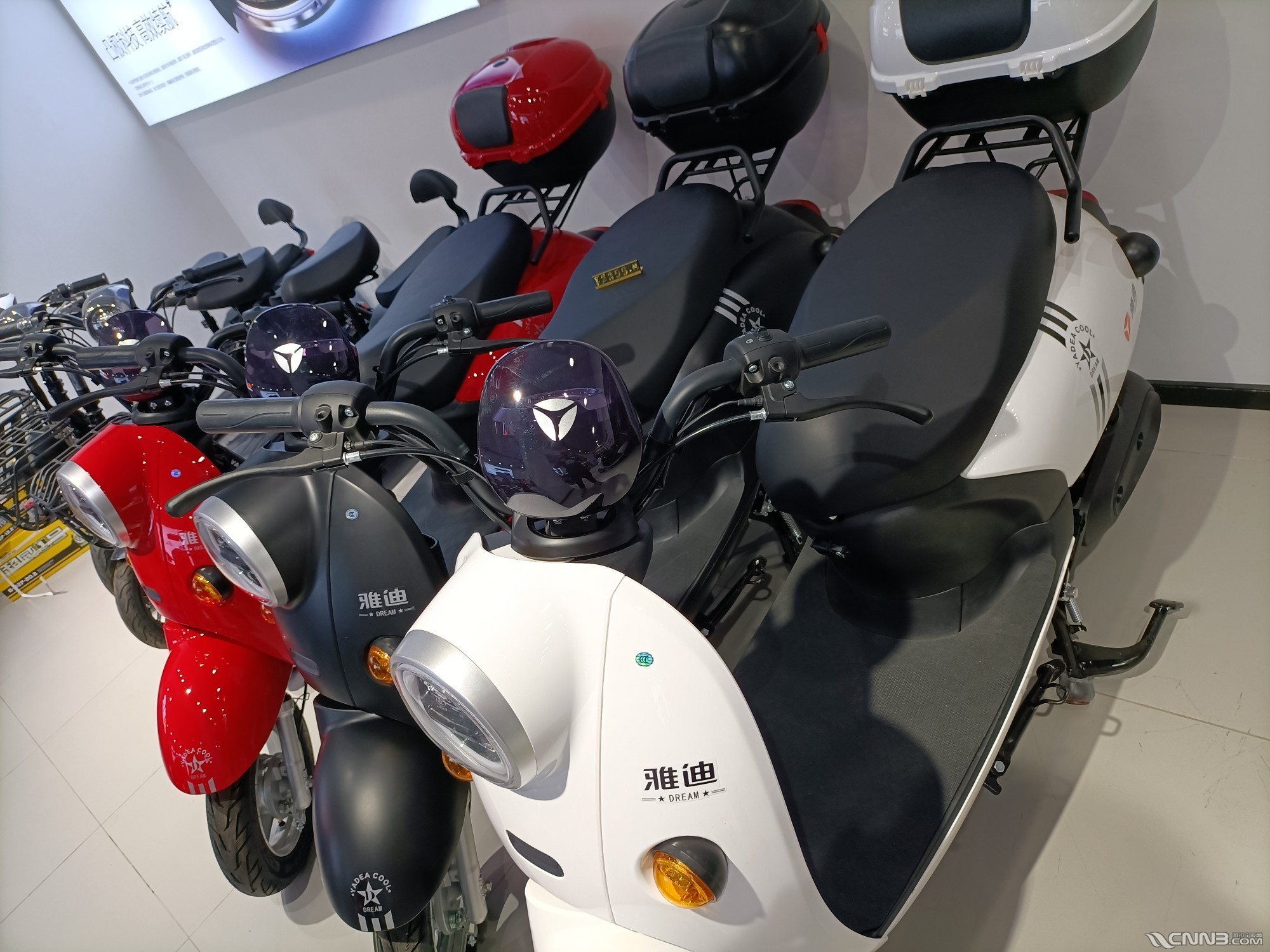 全新雅迪电动车