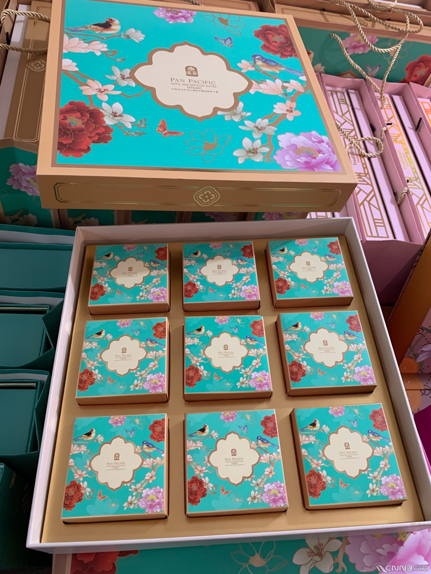 出4张南苑饭店月饼