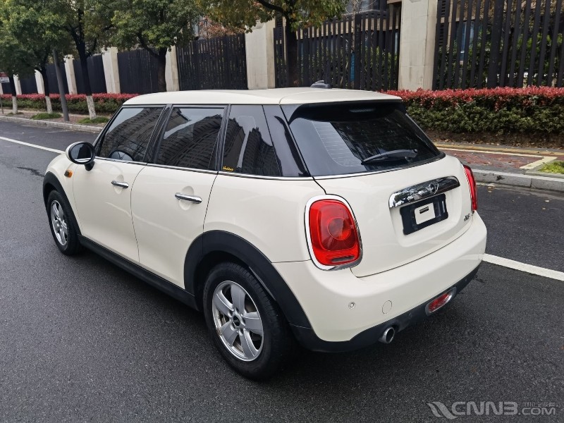 宝马minimini五门版售价142万电话微信同号18667803978