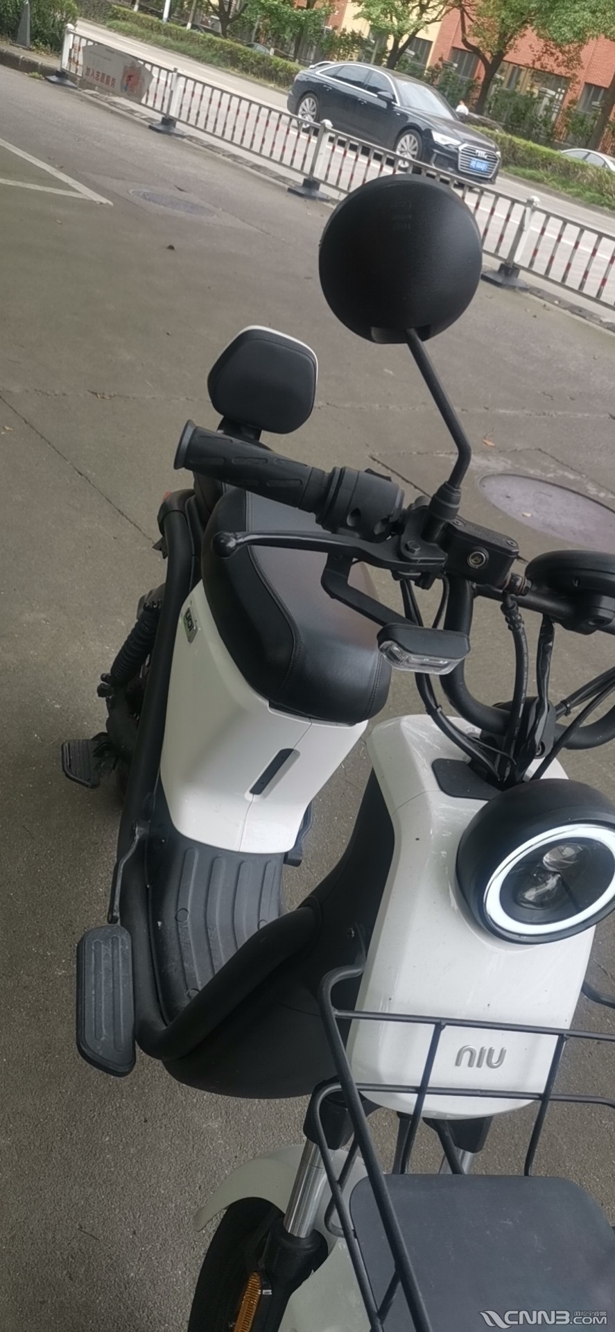 出小牛u1电动车一辆购于庐山路江星公寓小牛专卖店有兴趣联系