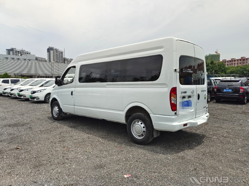 上汽大通v80加长版7坐 售价: 9.88万元