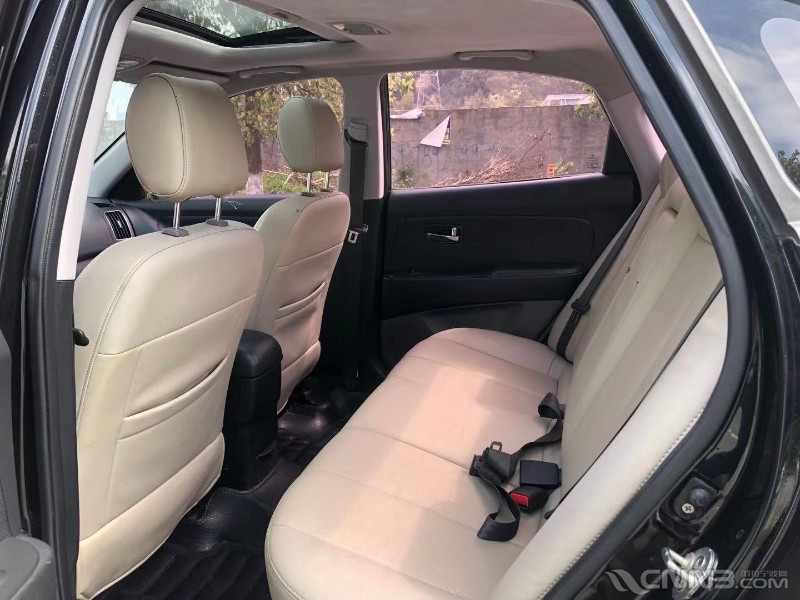 13年上牌的现代悦动,手动挡2.98万支持分期