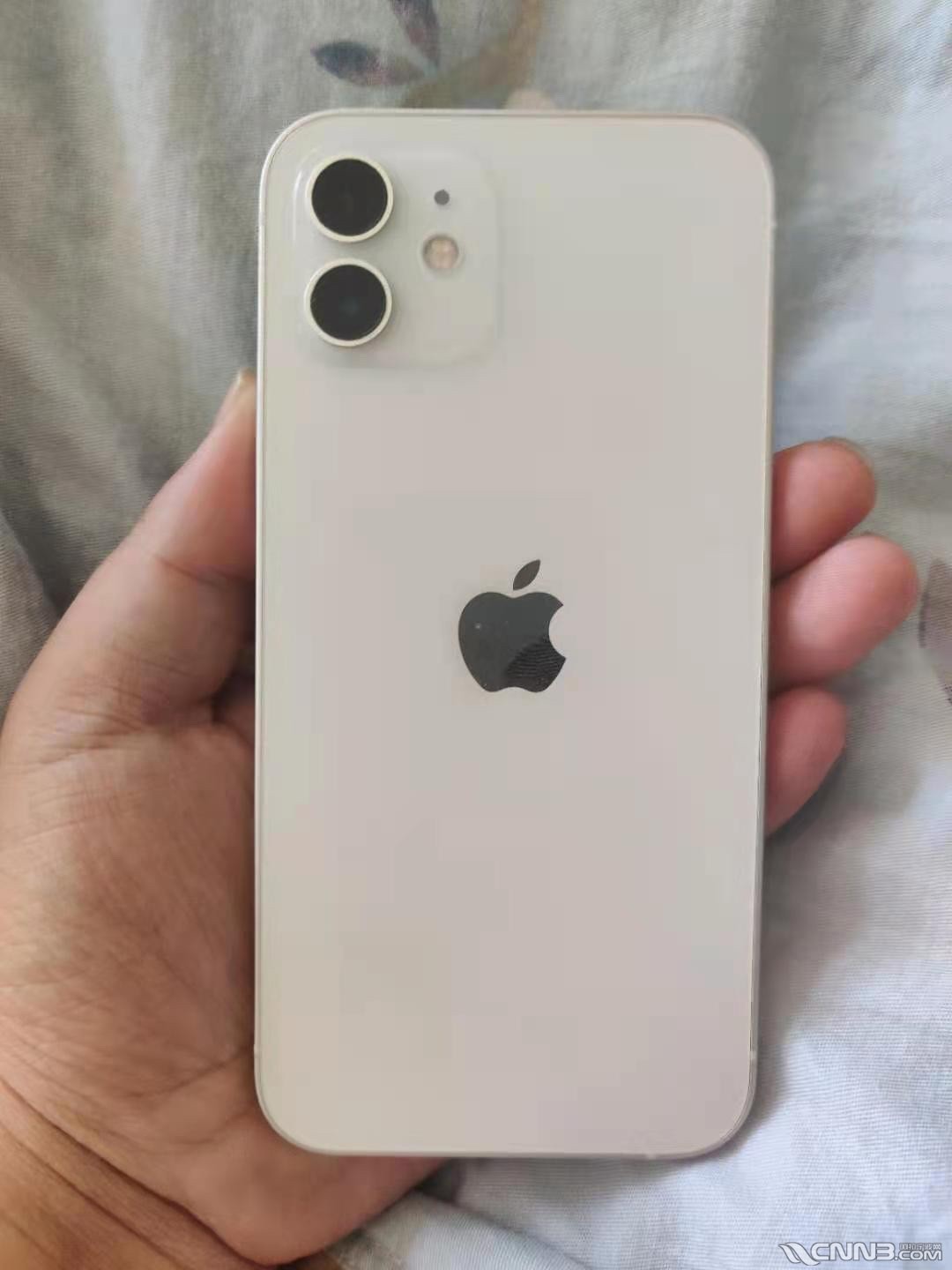 99新苹果12白色128g出售