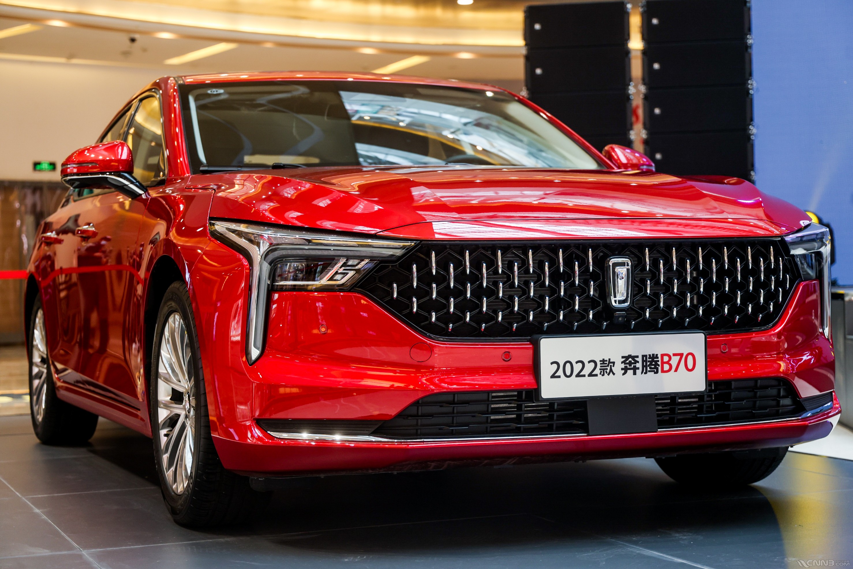 朱亚文力荐闪耀阿拉宁波一汽奔腾2022款b70及t55东区上市