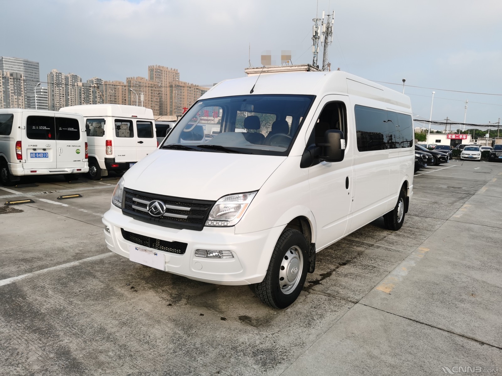 上汽大通v80加长版9座蓝牌柴油20t国6售价108万