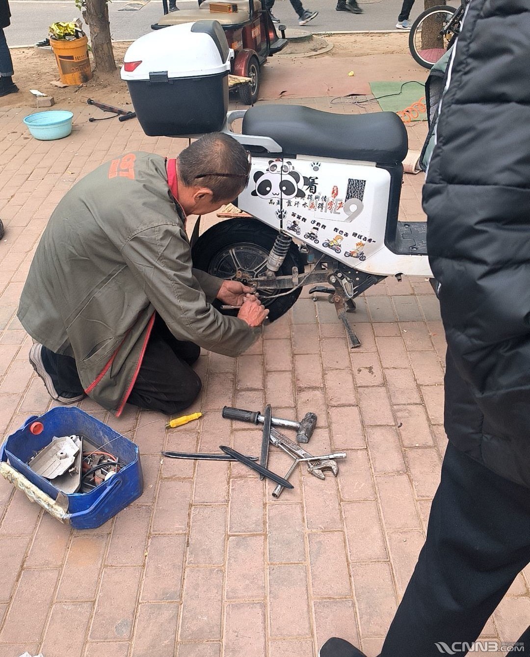 100元换个电动车车胎这么贵吗