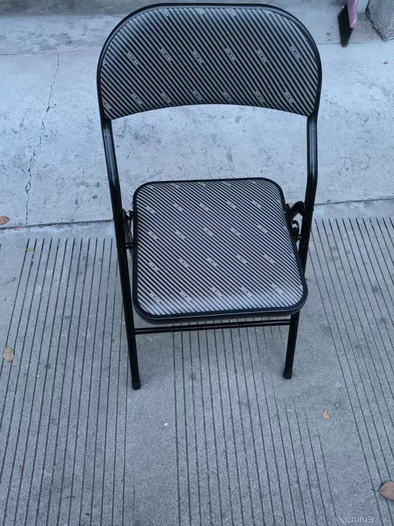 折叠椅子.jpg