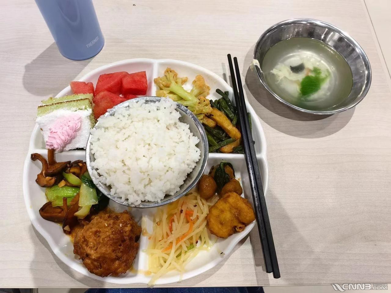 妹妹考上985大学现开学一周了看看学校的伙食咋样