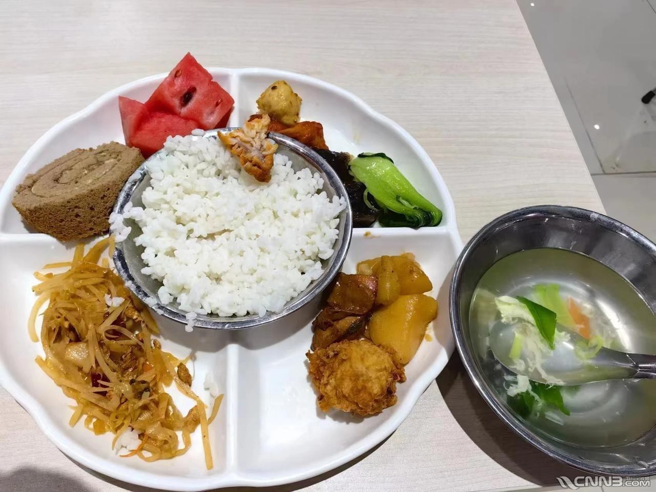 妹妹考上985大学现开学一周了看看学校的伙食咋样