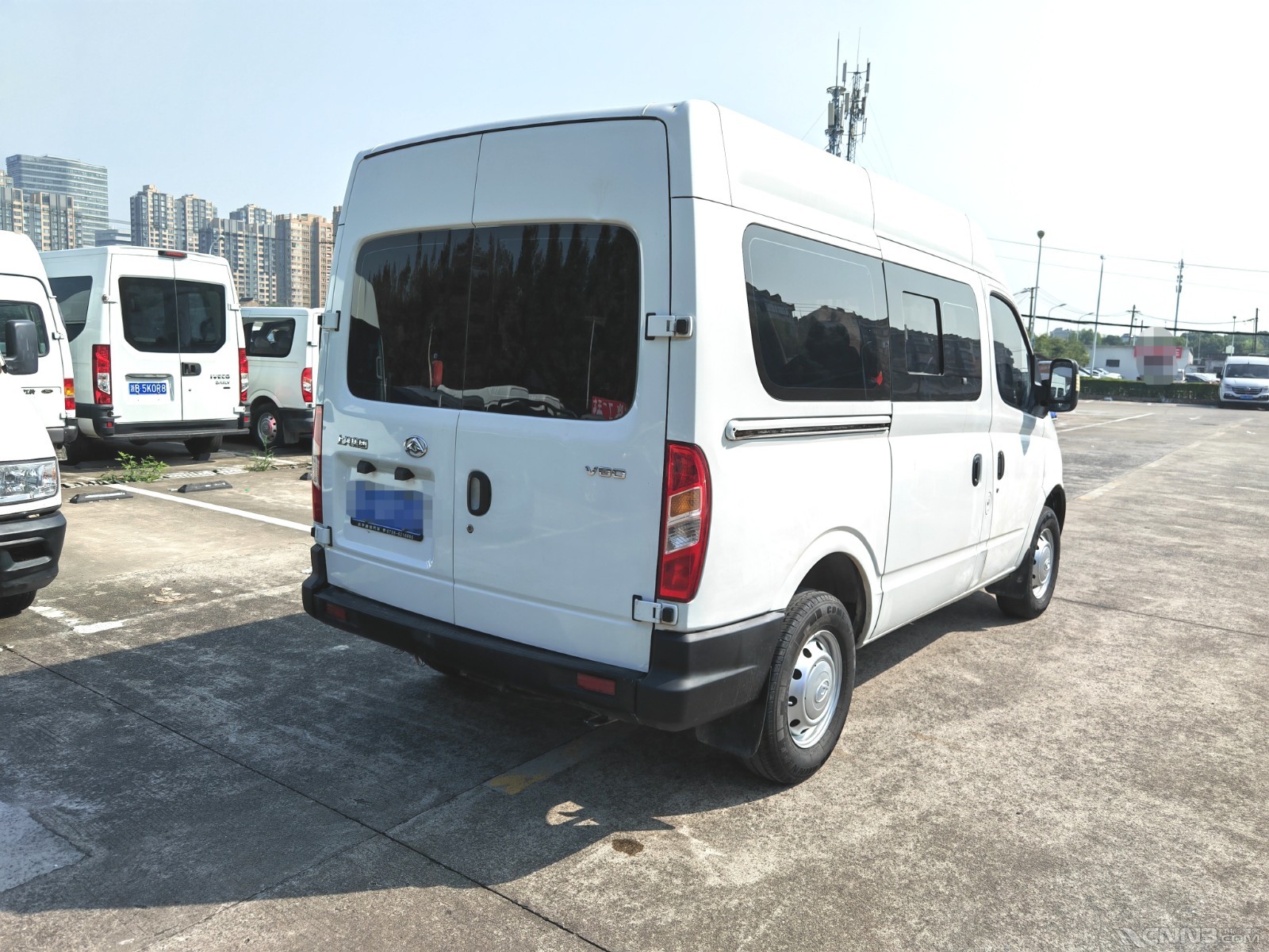 上汽大通v80柴油25t9座售价758万支持分期微信电话同号18667803978