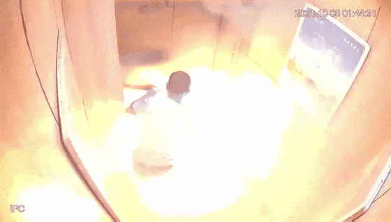 1721872667558116_352.gif