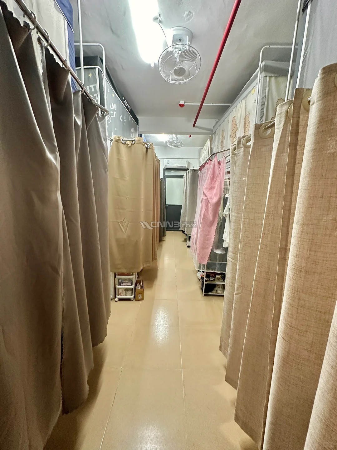 当一个六人宿舍都装上了桌下帘_1_快乐河鱼