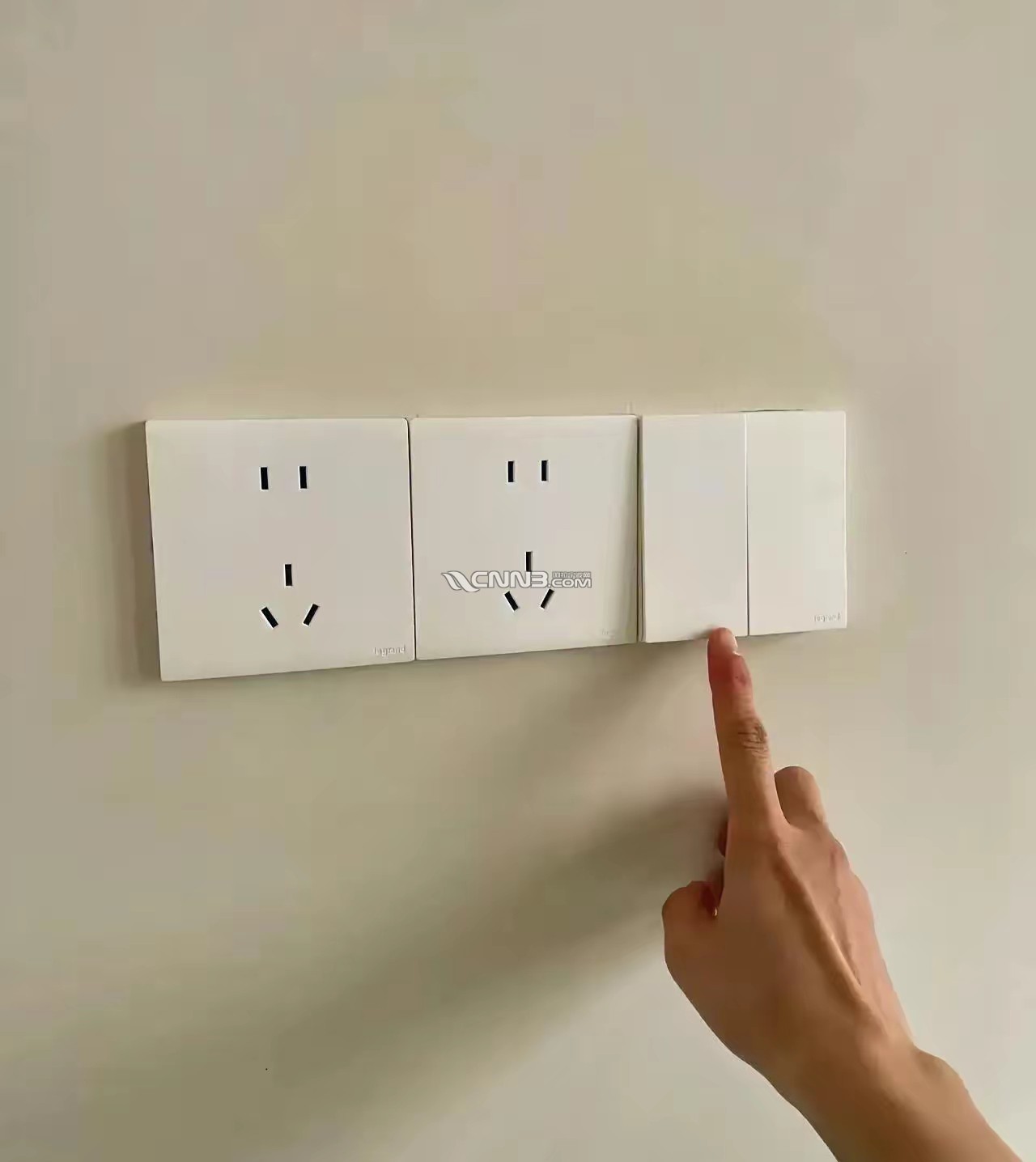 1744617610878312_365.jpg